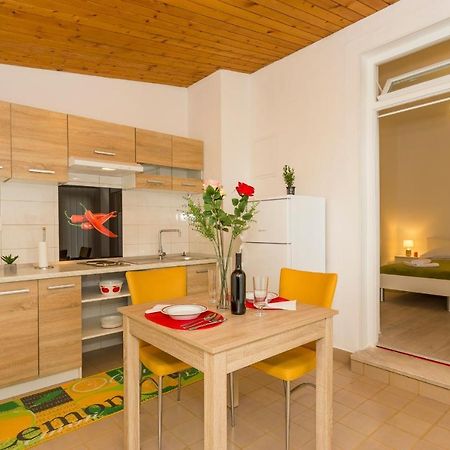 Comfortable Modern Studio With Shaded Patio Split Zewnętrze zdjęcie