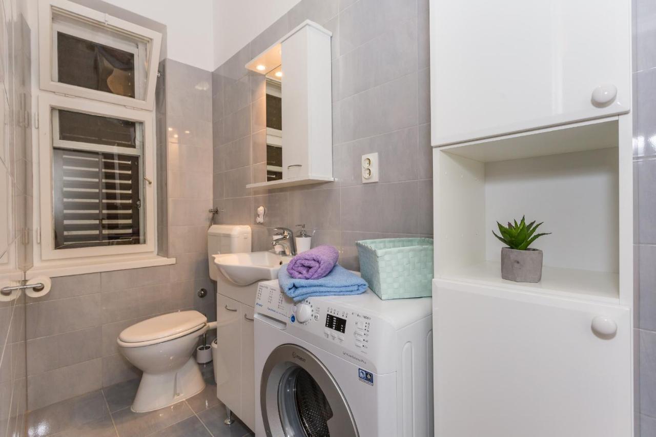 Comfortable Modern Studio With Shaded Patio Split Zewnętrze zdjęcie