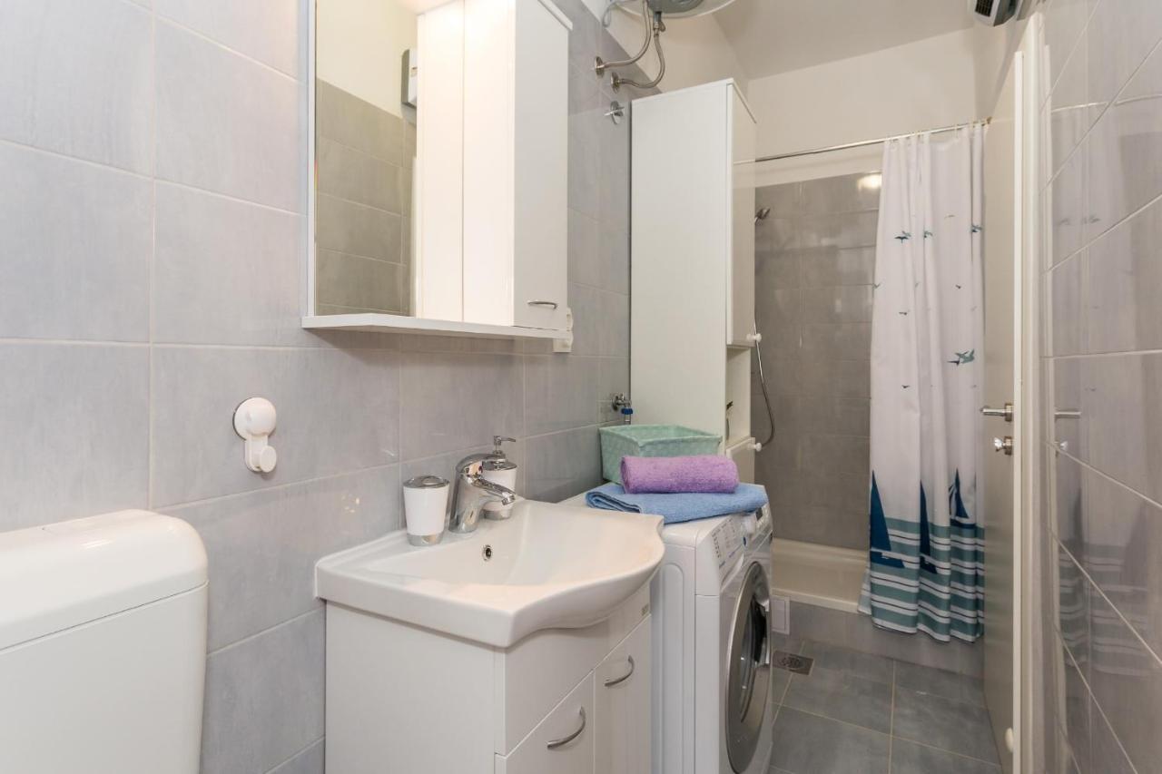 Comfortable Modern Studio With Shaded Patio Split Zewnętrze zdjęcie