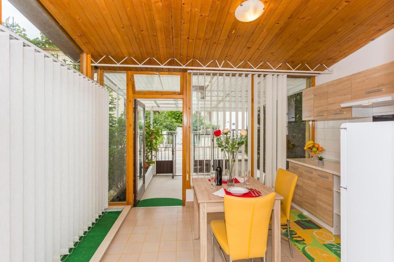 Comfortable Modern Studio With Shaded Patio Split Zewnętrze zdjęcie