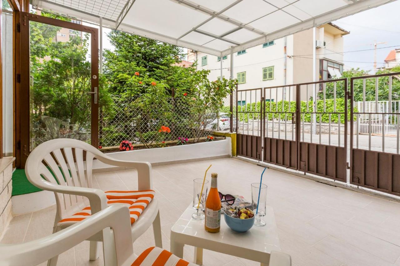 Comfortable Modern Studio With Shaded Patio Split Zewnętrze zdjęcie