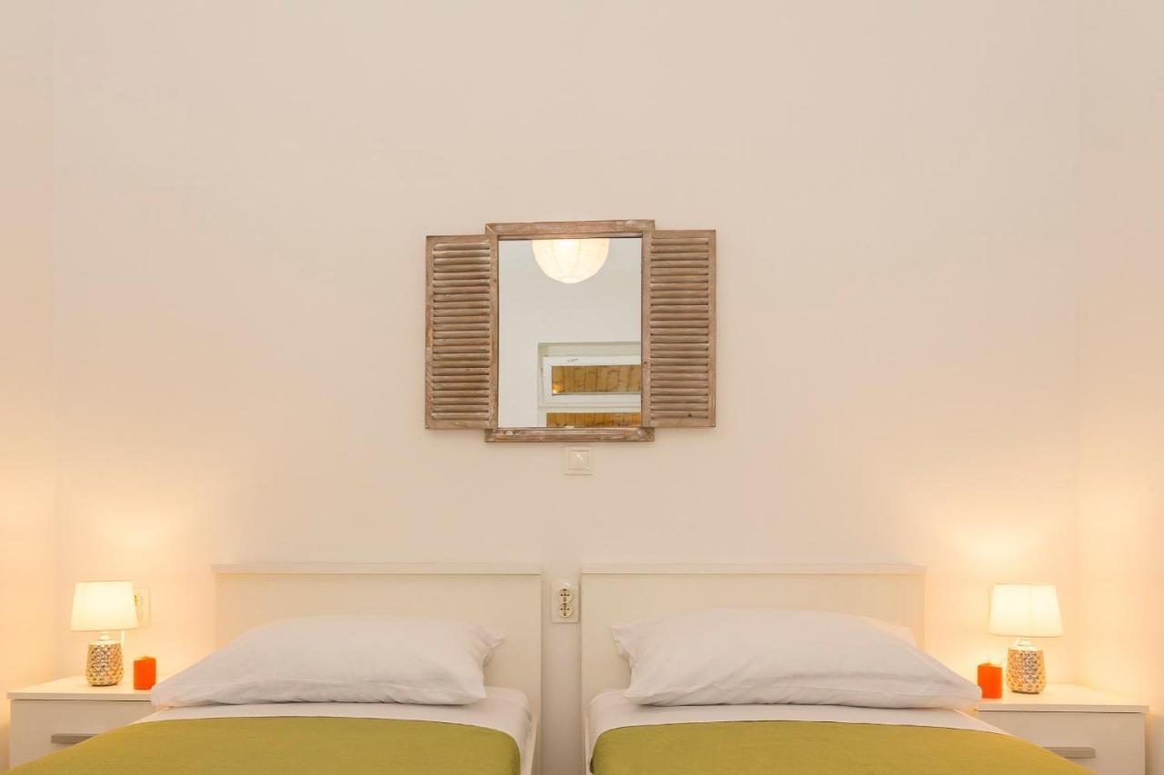Comfortable Modern Studio With Shaded Patio Split Zewnętrze zdjęcie