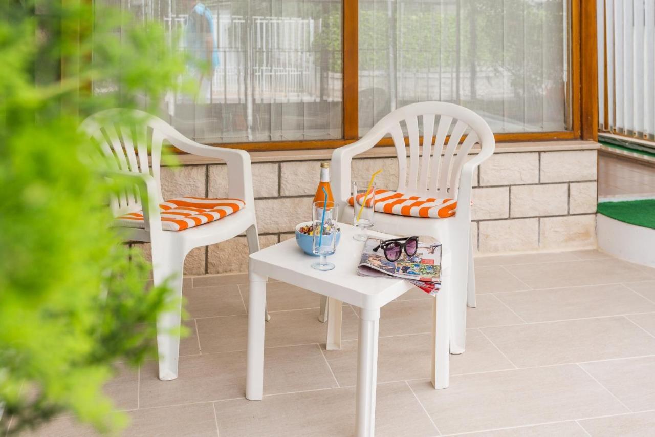 Comfortable Modern Studio With Shaded Patio Split Zewnętrze zdjęcie