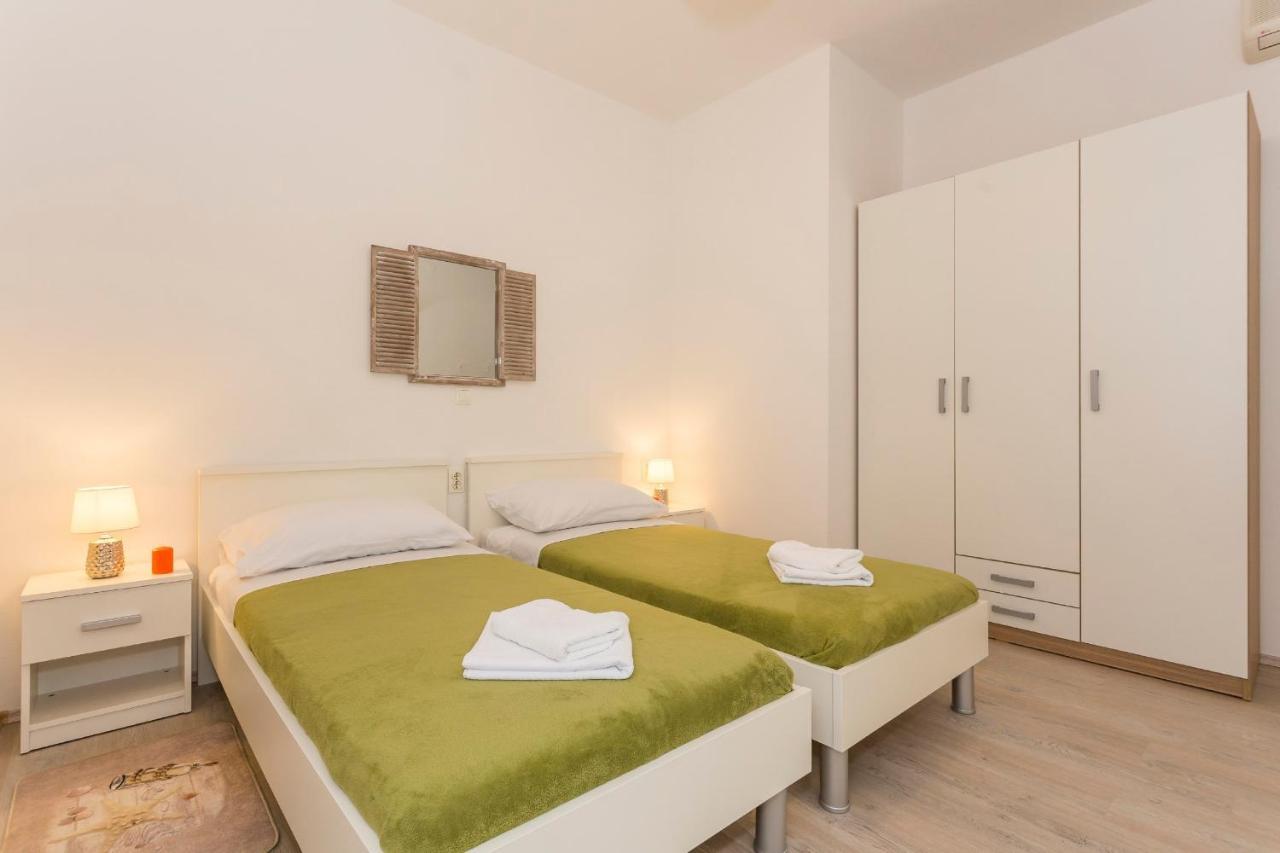 Comfortable Modern Studio With Shaded Patio Split Zewnętrze zdjęcie
